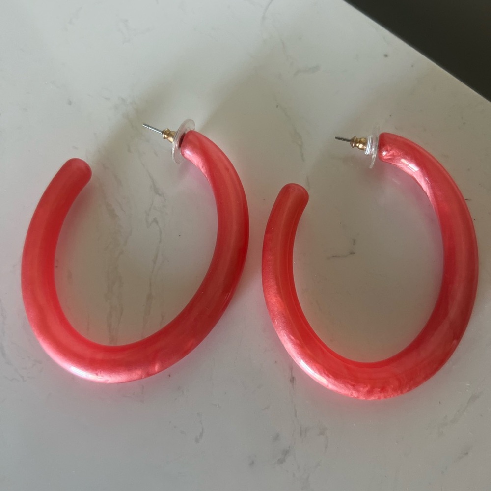 Pearlescent Coral Hoop Earrings Lucite 80’s 90’s plastic